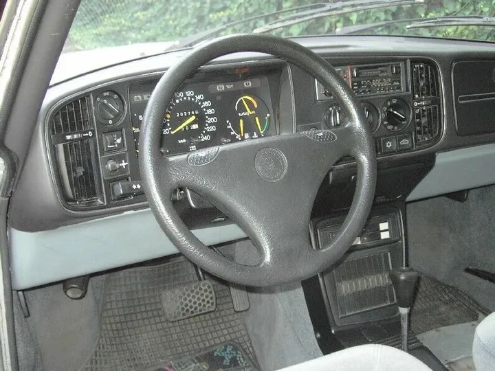 Saab 900