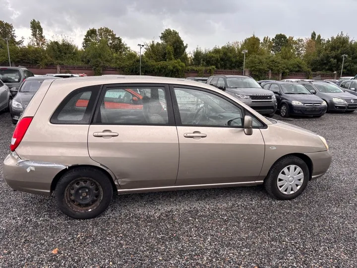 Suzuki Liana