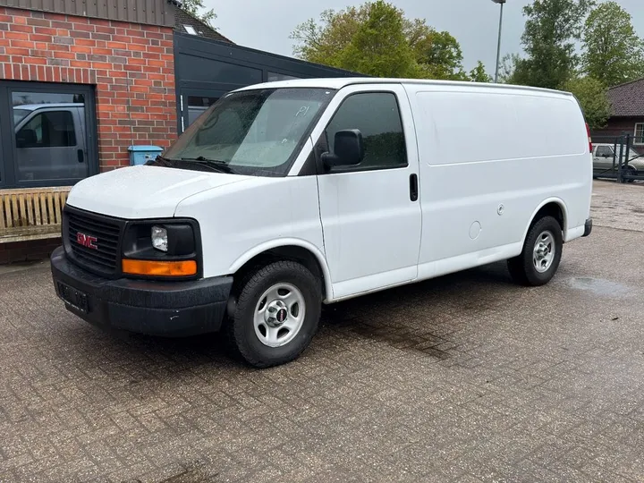 GMC Savana