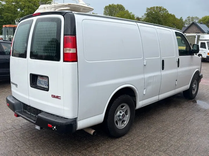 GMC Savana