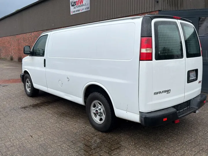 GMC Savana