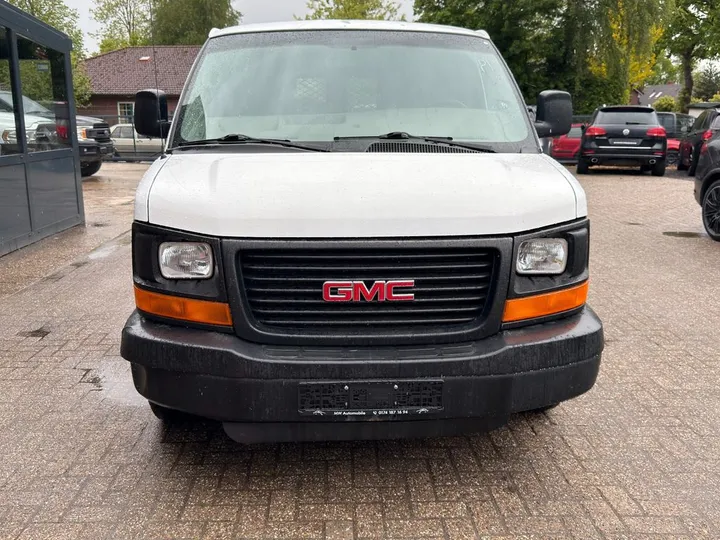 GMC Savana