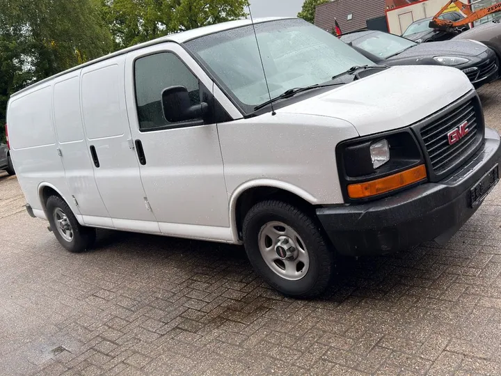 GMC Savana