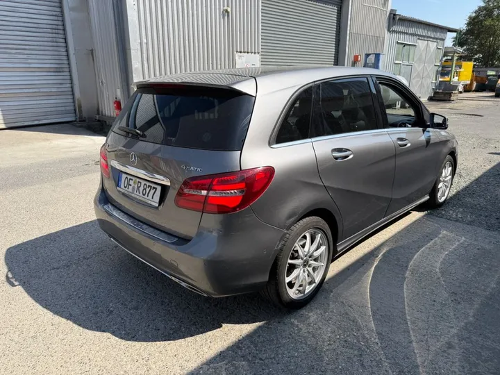 Mercedes-Benz B 220