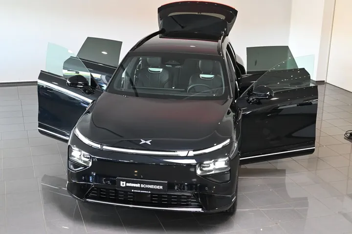 XPENG G9