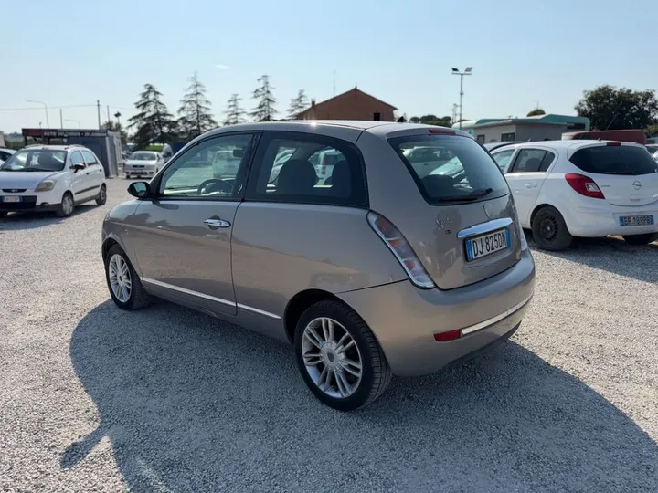 Lancia Ypsilon