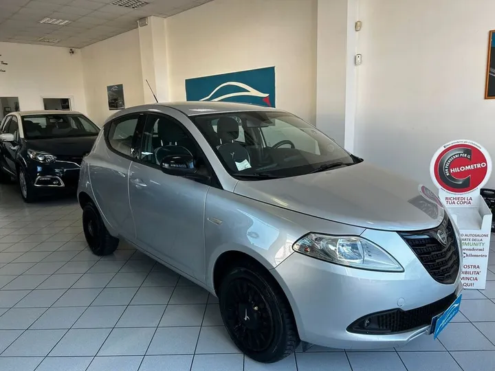 Lancia Ypsilon