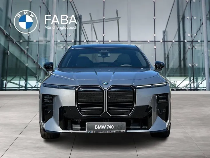 BMW 740