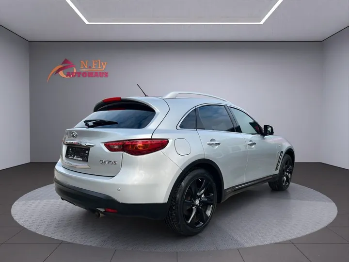 Infiniti QX70