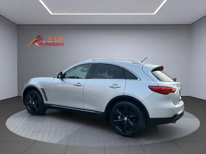 Infiniti QX70