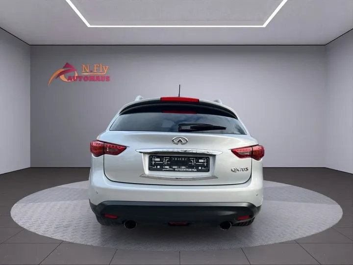 Infiniti QX70