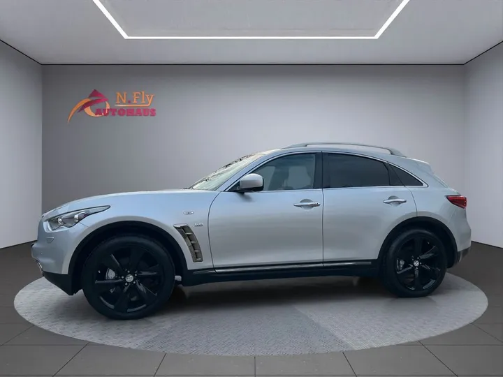 Infiniti QX70