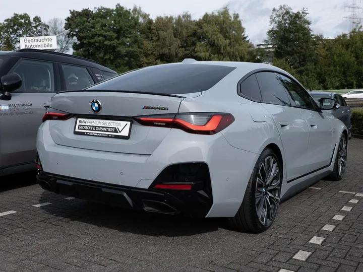 BMW M440