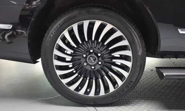 Lincoln Navigator