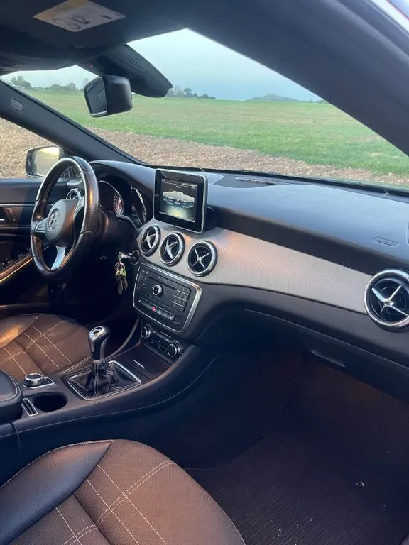 Mercedes-Benz CLA 180