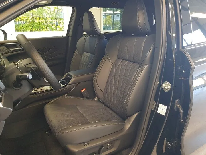 Mitsubishi Plug-in Hybrid Outlander