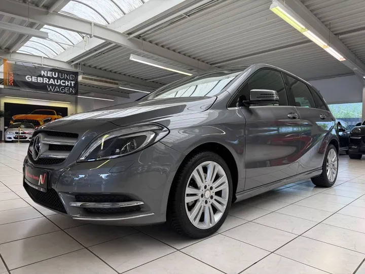 Mercedes-Benz B 200