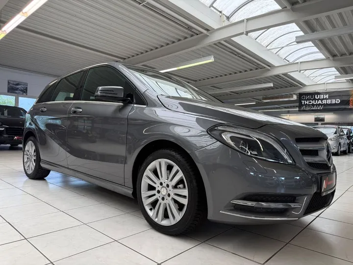 Mercedes-Benz B 200