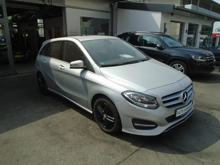 Mercedes-Benz B 180