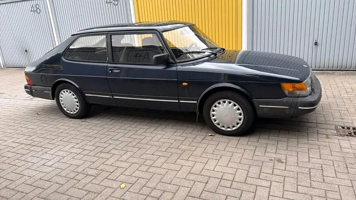 Saab 900
