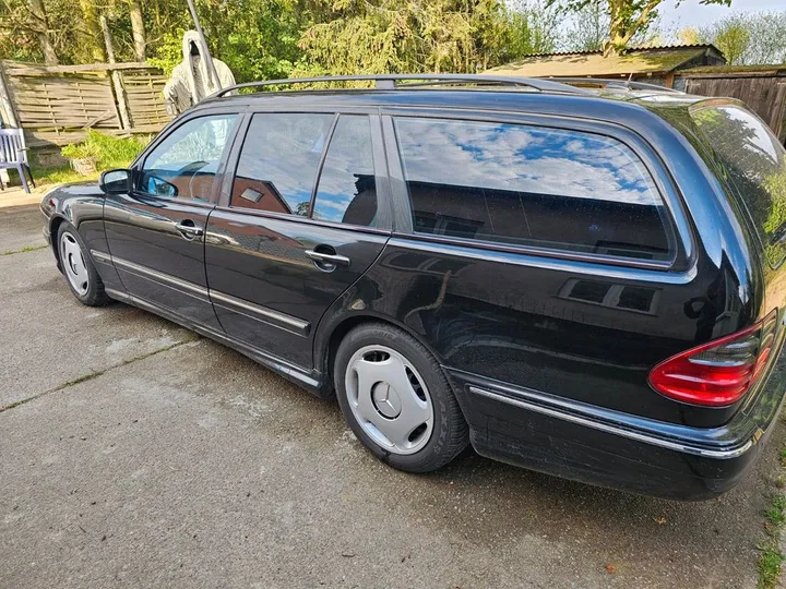 Mercedes-Benz E 320