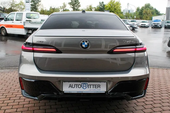 BMW 740