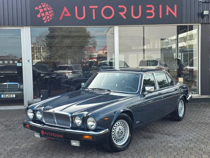 Jaguar XJ