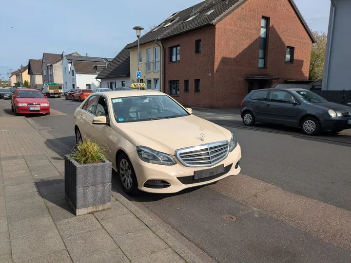Mercedes-Benz E 200