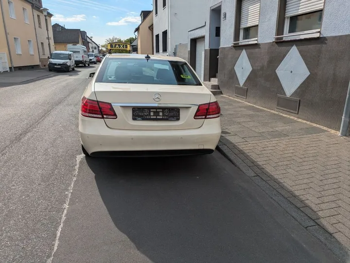 Mercedes-Benz E 200