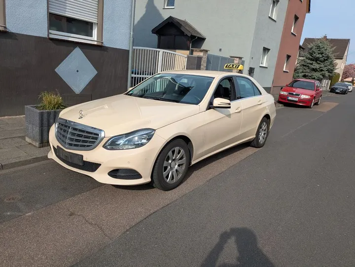 Mercedes-Benz E 200