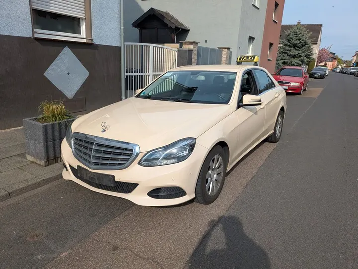 Mercedes-Benz E 200