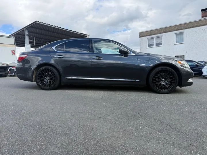 Lexus LS 460