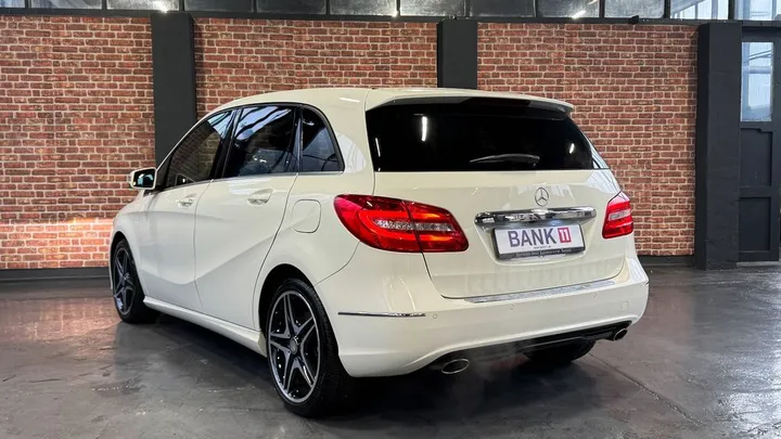 Mercedes-Benz B 220