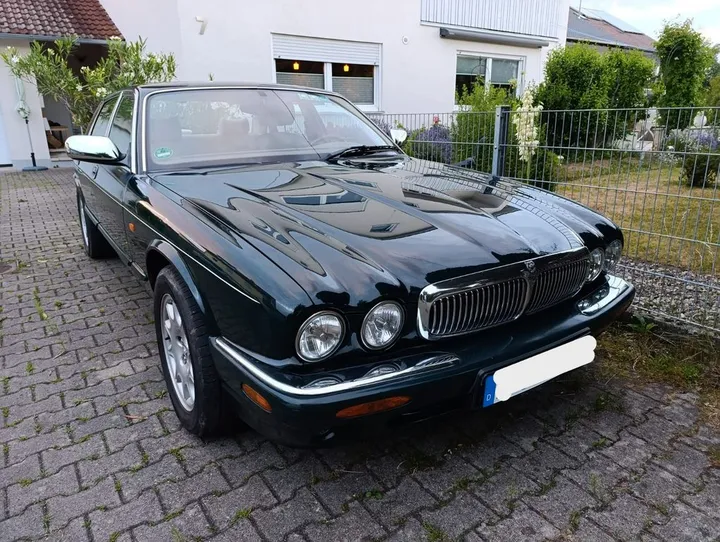 Jaguar XJ