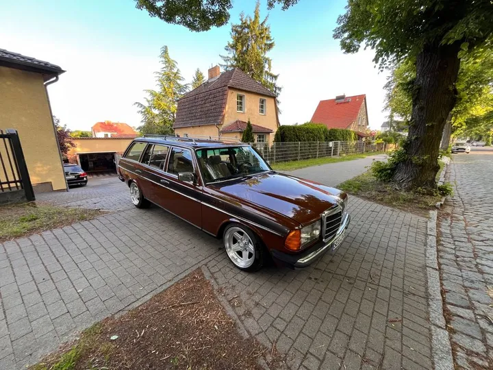 Mercedes-Benz 240