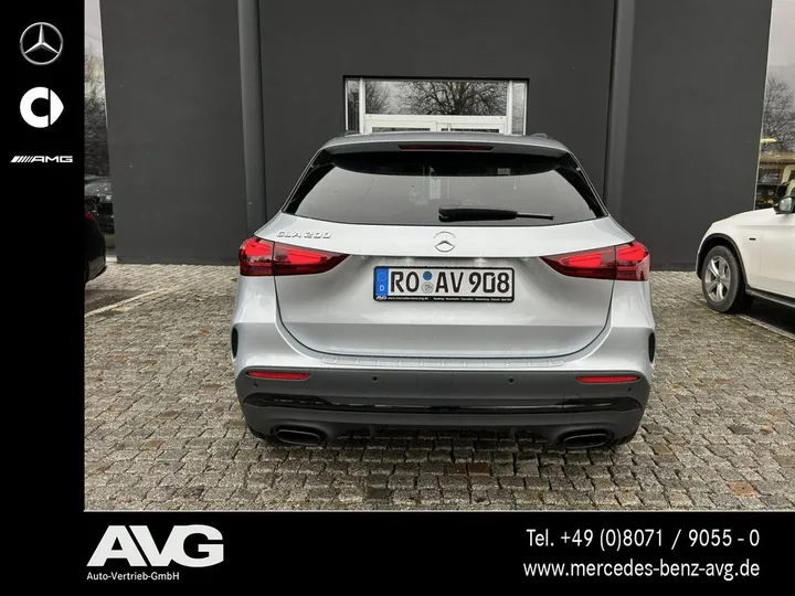 Mercedes-Benz GLA 200