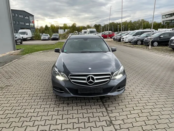 Mercedes-Benz E 200