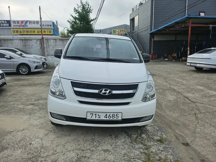 Hyundai Starex