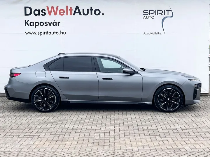 BMW 740