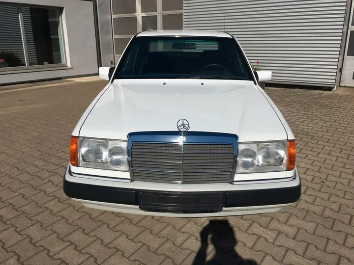 Mercedes-Benz 200