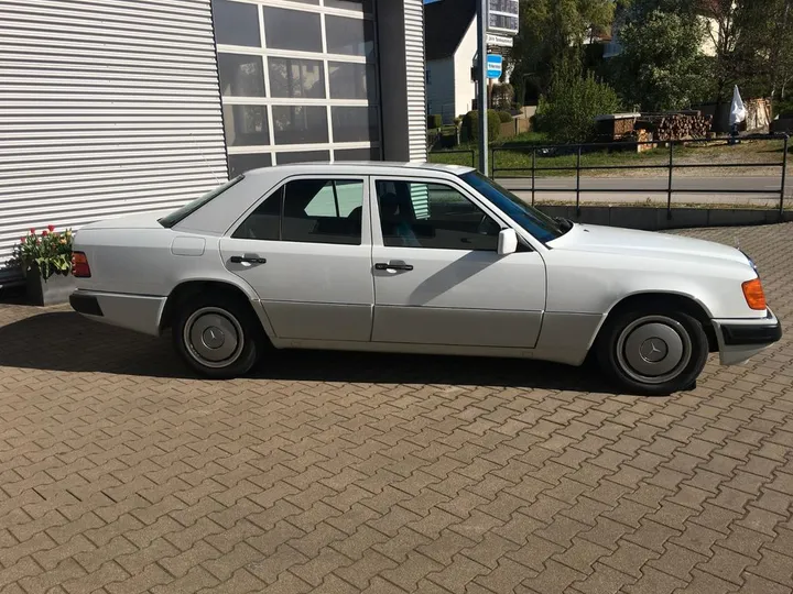 Mercedes-Benz 200
