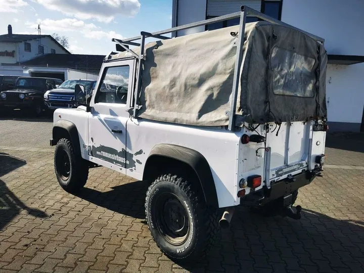 Land Rover Defender
