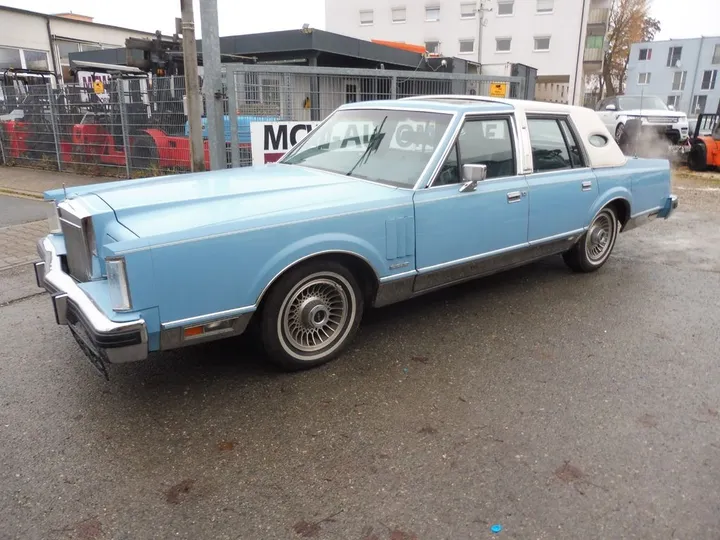 Lincoln Town Car