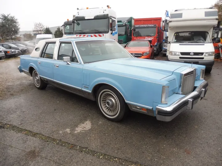 Lincoln Town Car