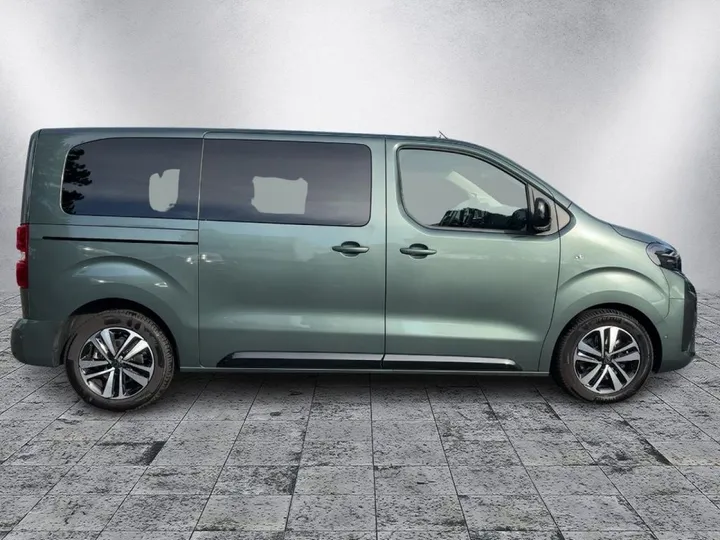 Peugeot Traveller