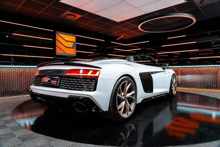 Audi R8