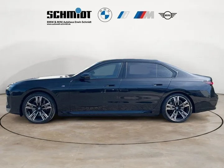BMW i7