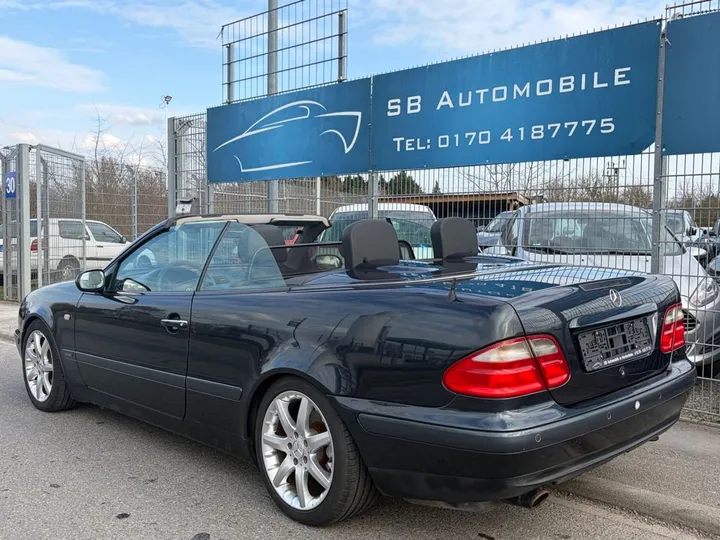 Mercedes-Benz CLK 320