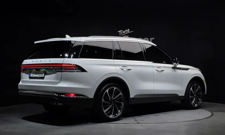 Lincoln Aviator