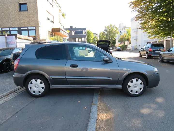 Nissan Almera